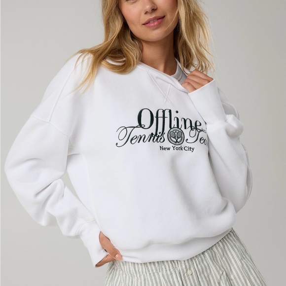 Gildan Tops - NWT Aerie Offline Cloud Fleece classic crewneck sweatshirt size med